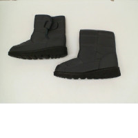 Gray snow boots 