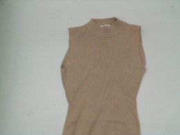 Women's cream-colored round-neck sleeveless long dress 