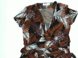 Women's V-neck sleeveless red long dress with white stripes and leaf pattern 