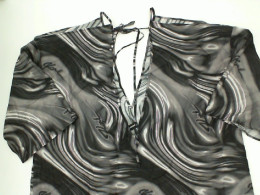 Men's Oversized V-neck T-shirt in Black 