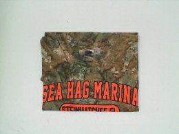 Green short-sleeved round neck T-shirt with pattern