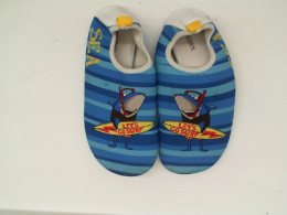 Women's blue patterned sneakers 