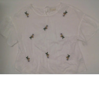 Women's white round neck shirt with rose pattern