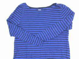 Women's long-sleeved round neck shirt with black stripes in blue Women's long-sleeved round neck shirt with black stripes in blue