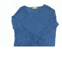 Blue long-sleeved round neck t-shirt 