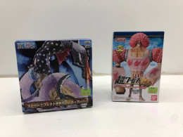 Set of 2 Japanese mini-figures