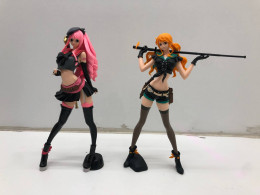 Set of 2 Japanese figures "girls" Set of 2 Japanese figures "girls"