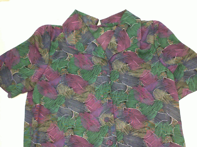 Blue short-sleeved shirt with green wood pattern Blue short-sleeved shirt with green wood pattern