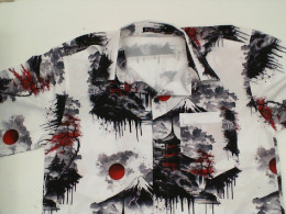 White short-sleeved shirt with Japanese building pattern White short-sleeved shirt with Japanese building pattern