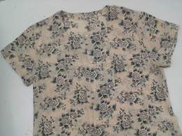 Cream-colored floral pattern round neck short sleeve dress Cream-colored floral pattern round neck short sleeve dress