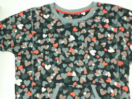 Black round neck t-shirt with multi-colored heart pattern Black round neck t-shirt with multi-colored heart pattern