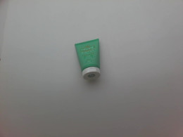 Facial cleansing foam