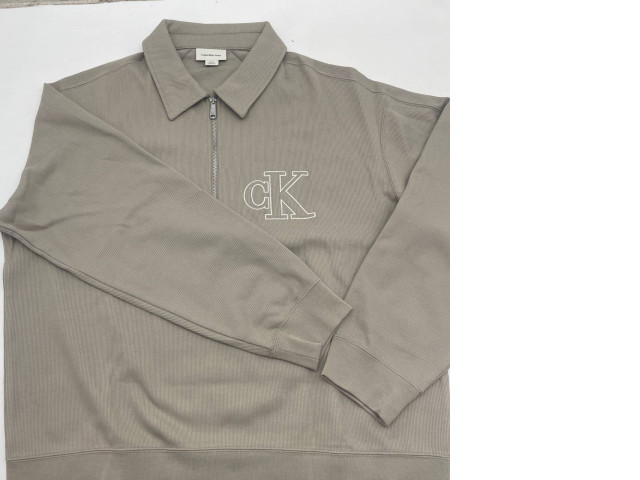 Beige men's sweatshirt with collar Beige men's sweatshirt with collar