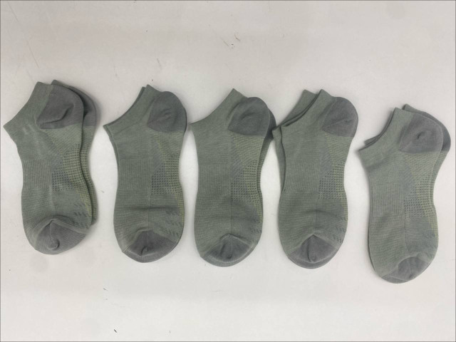 Set of 5 Gray non-slip socks Set of 5 Gray non-slip socks