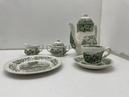 A LARGE SET OF GREEN KITCHEN SERVICE