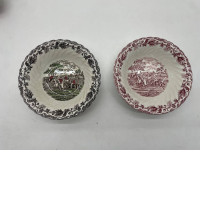 A set of 2 deep plates