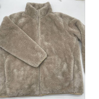 Fabric insulated beige zip-up sweatshirt Fabric insulated beige zip-up sweatshirt