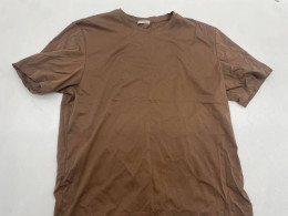 Men's brown t-shirt