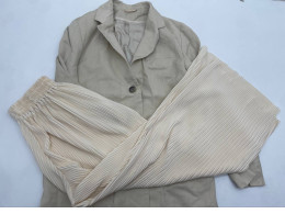 Beige women's suit: Jacket+pants