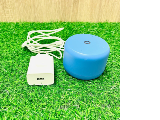 Blue Bluetooth speaker with charging cable Blue Bluetooth speaker with charging cable