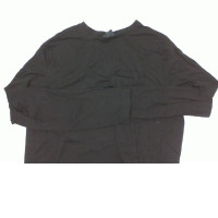Black long-sleeved round neck shirt 