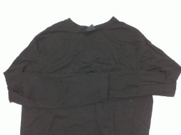 Black long-sleeved round neck shirt Black long-sleeved round neck shirt