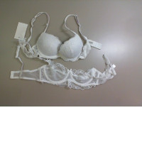 Set of 2 white bras