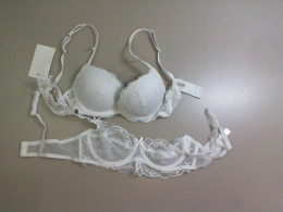 Set of 2 white bras