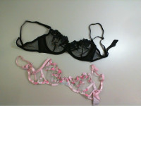 Set of 2 bras. black + pink