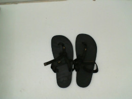 Men's black sandals 