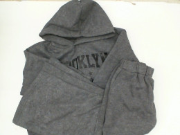 Set of 2 Gray hooded sweatshirt and gray pants for kids 