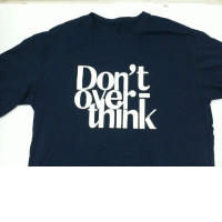 Blue short sleeve round neck t-shirt with white pattern 