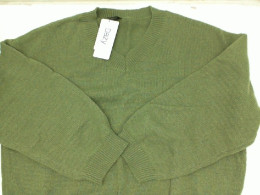 Women's long-sleeved V-neck sweater, green Women's long-sleeved V-neck sweater, green