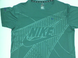 Men's short-sleeved round neck t-shirt in gray oversize Men's short-sleeved round neck t-shirt in gray oversize