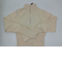 Cream-colored round-neck long-sleeved zip-up sweater Cream-colored round-neck long-sleeved zip-up sweater