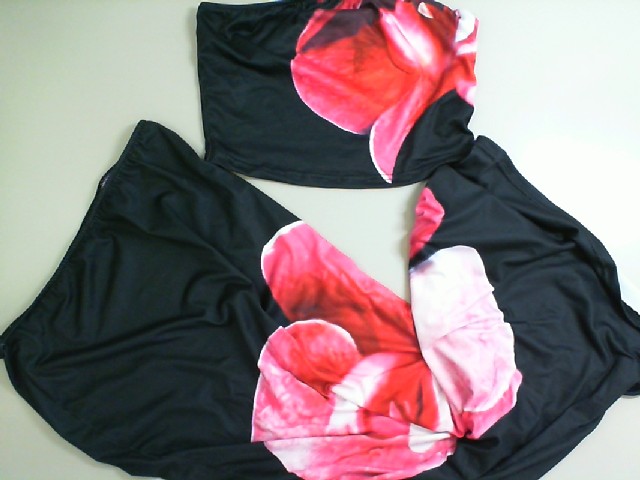 Set black top with flower + skirt Set black top with flower + skirt