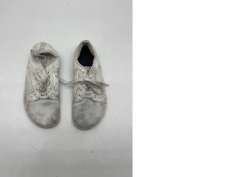 White used men's shoes White used men's shoes