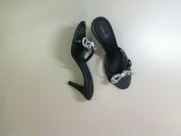 Women's shoes with small heels, black