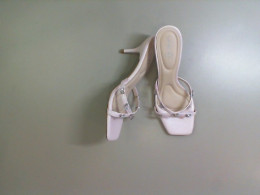 Women's shoes with small heels, pink