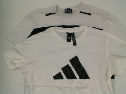 Set of 2 Women's short-sleeved round neck t-shirt in white with black pattern Set of 2 Women's short-sleeved round neck t-shirt in white with black pattern