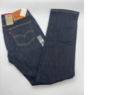 Men's Levi's dark blue jeans size 32