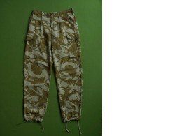 Men's brown pants with pattern