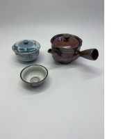 Tea set: 1 brown teapot and 2 mugs Tea set: 1 brown teapot and 2 mugs