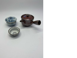 Tea set: 1 brown teapot and 2 mugs