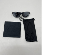 Men's sunglasses with bag