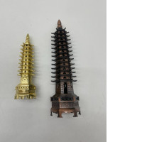 Set of 2 iron souvenir figurines