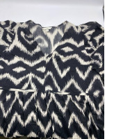 Black V-neck long dress with white pattern 