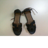 Black women's flip flops