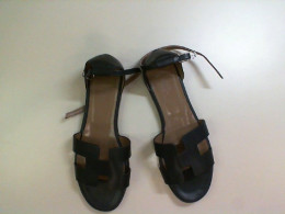 Black women's flip flops