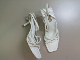 Women's shoes with small heels